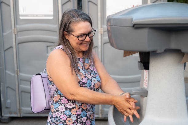 Best Portable bathroom rental  in Mount Vernon, IA
